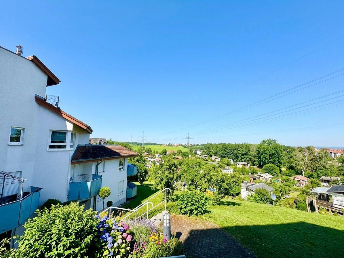 Terrassenwohnung mit Stellplatz, Fernblick in Dresden Coschütz | Vermietete 2-Zimmerwohnung zum Kauf – Dresden – Vorschaubild 3