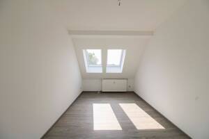 Sofort bezugsfrei: Frisch renovierte Dachgeschosswohnung (ohne Aufzug) im Altbau mit großem Balkon – 13189 Berlin – Vorschaubild 6