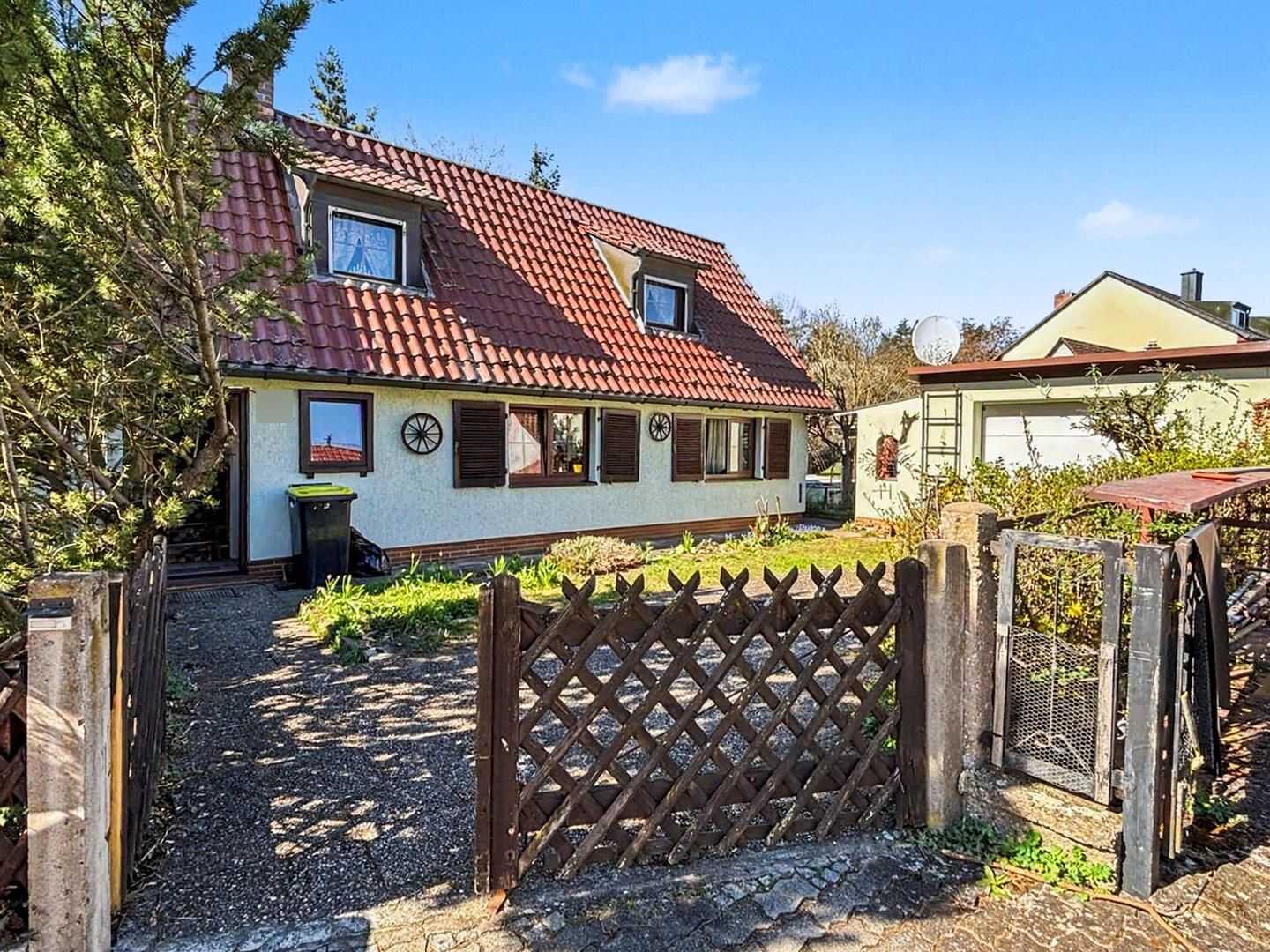 Doppelhaushälfte mit herrlichem Grundstück in Nürnberg-Marterlach