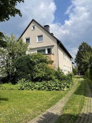 Rarität: vermietete 4-Zimmer-Wohnung mit Balkon und Einzelgarage