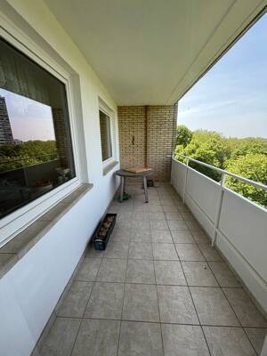 Familienfreundliche 4-Zimmer Wohnung in sehr gepflegtem Mehrfamilienhaus mit Balkon und Tiefgaragenstellplatz – 47198 Duisburg – Vorschaubild 3