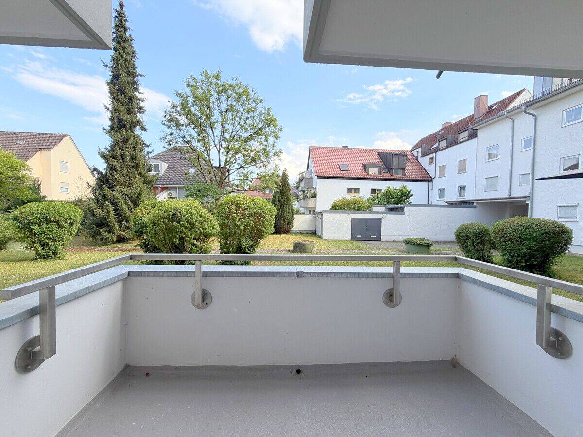 Ruhige Lage am Olympiapark und BMW ! Renovierte 2 Zimmer-Wohnung mit Süd-Balkon in Schwabing-West – München – Vorschaubild 2