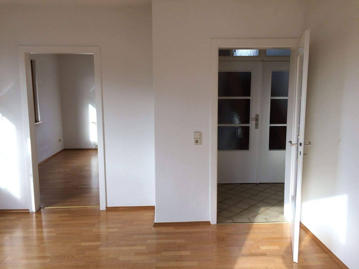 Schöne 3 Zimmer Erdgeschoss Wohnung mit Garten – Plochingen – Vorschaubild 2