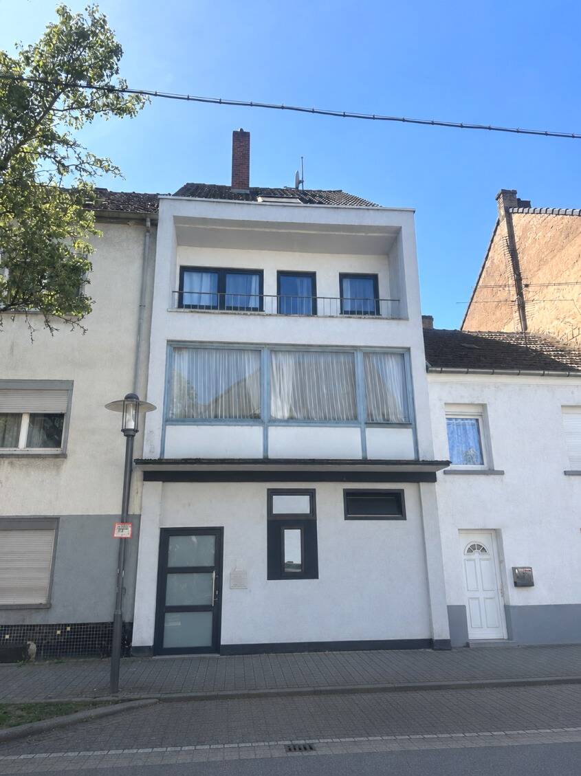 Charmantes Zweifamilienhaus mit Garten und großzügigen Wohnbereichen – Dillingen/Saar – Bild 1 von 9