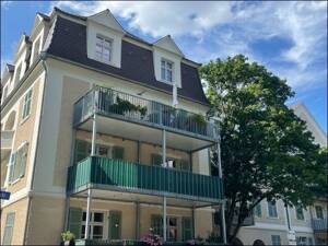 Seltene Gelegenheit!!! 3,5-Zimmer-Wohnung mit zwei Balkonen, zwei Bädern, EBK, Stellplatz & Aufzug