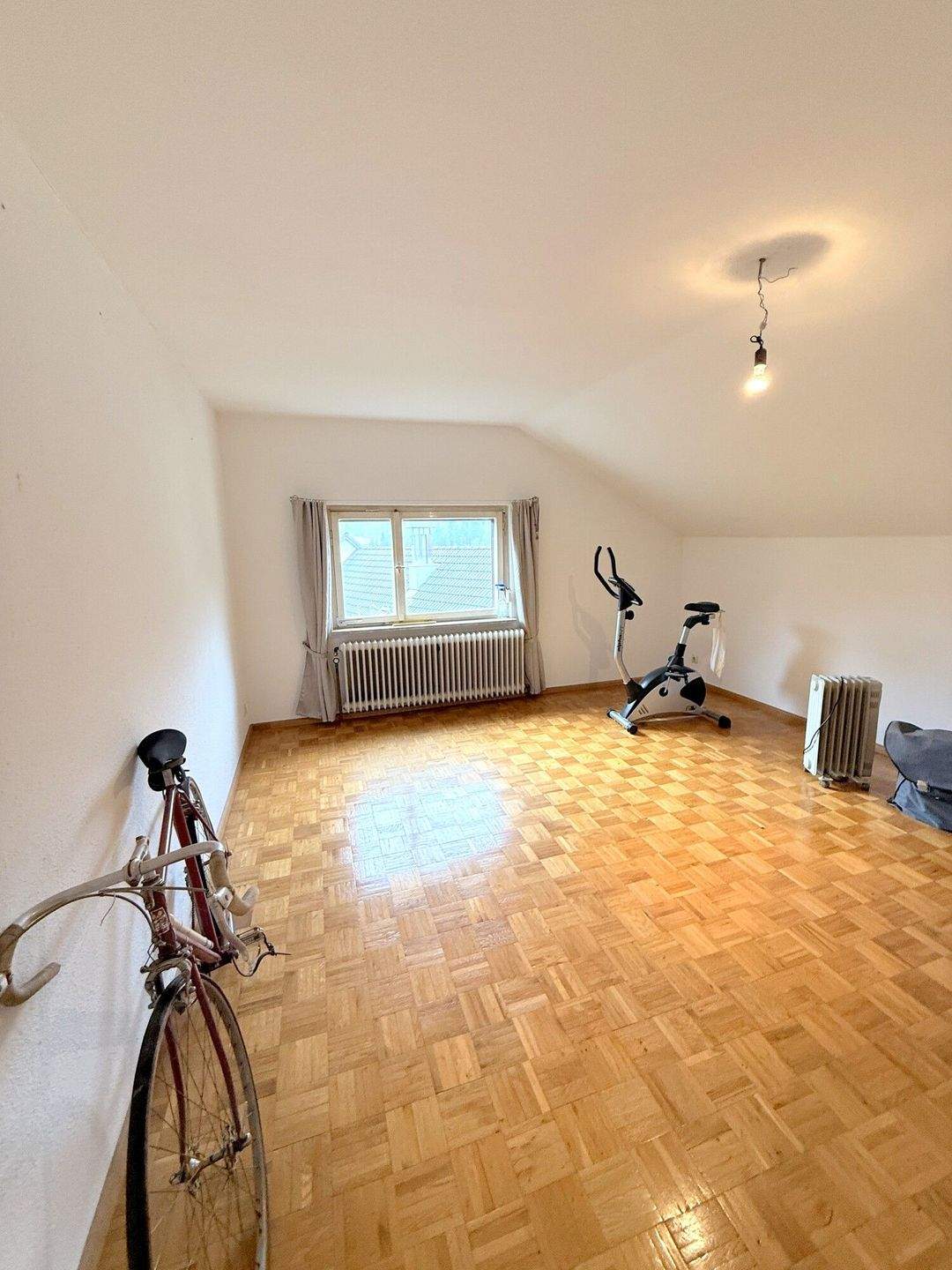 Zweifamilienhaus in ruhiger Lage mit Bergblick und Sonnenterrasse – Kleines Wiesental – Vorschaubild 9