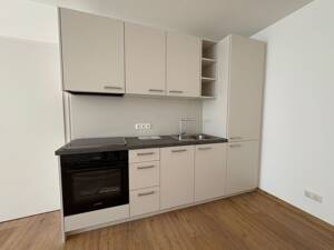 NEU saniertes 2-Zimmer-Apartment mit geräumigem Bad und Einbauküche am Bismarckplatz - Wohnung 16 – 93047 Regensburg – Vorschaubild 4