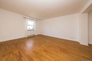 Großzügige 3-Zimmer-Altbauwohnung mit Wohnküche, viel Licht & sonnigem Süd-Ost-/Westbalkon - ideal für WGs. – 80993 München – Vorschaubild 6