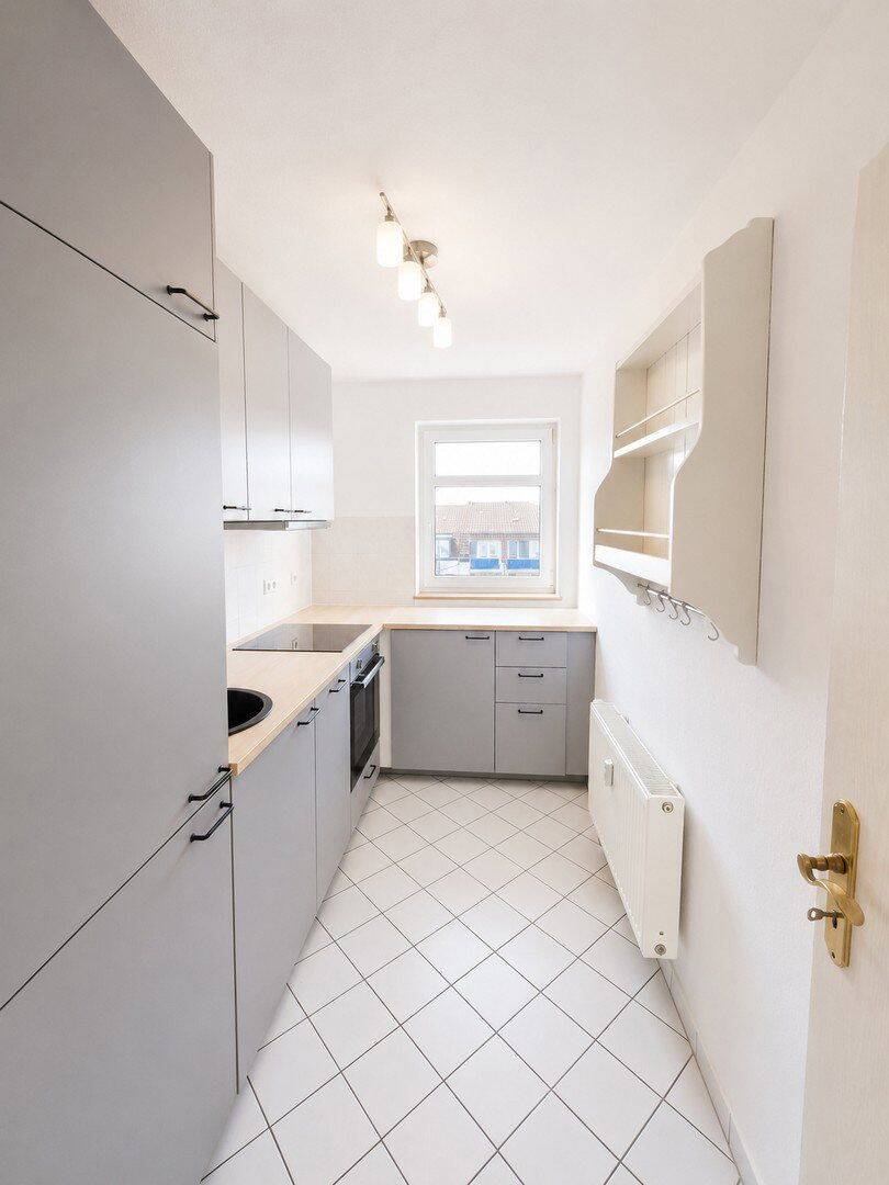 Moderne 3-Zimmer-Wohnung mit neuer Einbauküche, Loggia & Tiefgaragenstellplatz in Schlosschemnitz – Chemnitz – Vorschaubild 2