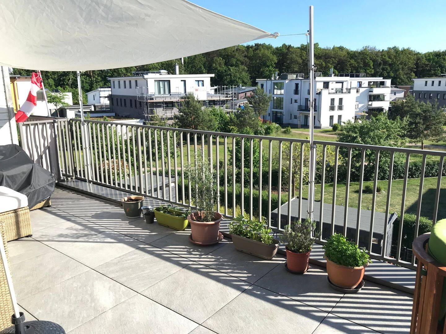 Penthousewohnung in Reihenhausanlage mit moderner Architektur