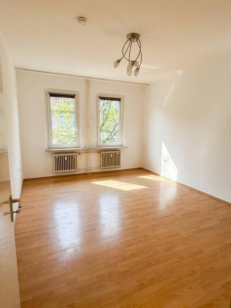 Sonnige 2-Zimmer-Eigentumswohnung im Altbau, 3. OG, ca. 66 m2, Keller & Dachboden – Nürnberg – Vorschaubild 3