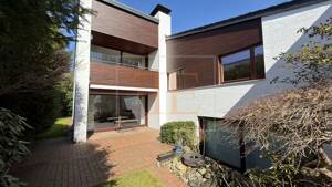 Charakterstarkes Architektenhaus mit Wellnessbereich und Doppelgarage in Hamburg-Volksdorf – 22359 Hamburg – Vorschaubild 1