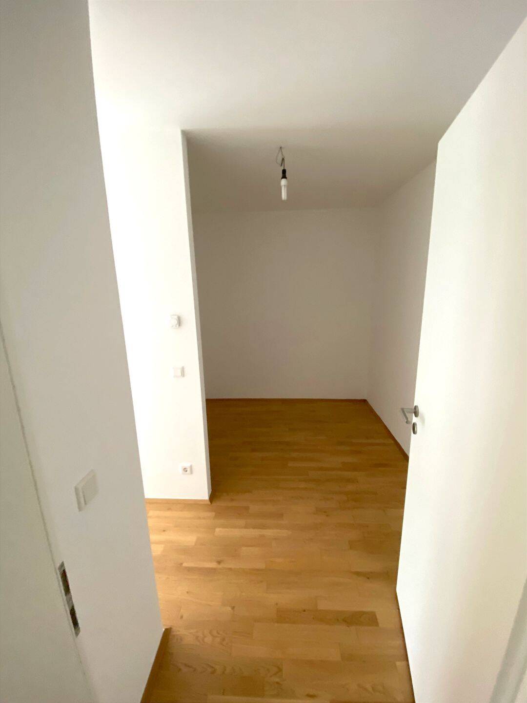 Fürth-Oberfürberg: helle, moderne und äußerst attraktive 4-Zimmer-Eigentumswohnung mit hochwertiger Einbauküche und einem großen und sonnigen Balkon – Fürth – Vorschaubild 8