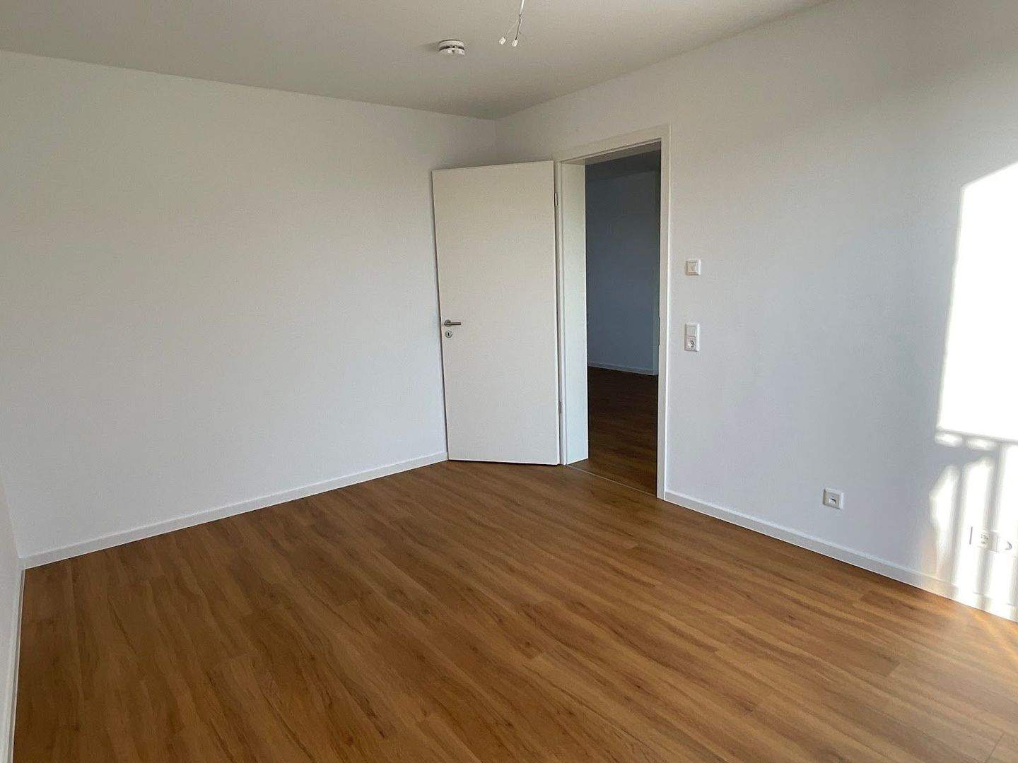 Modern, großzügig & einladend - dein neues Zuhause wartet! – Nürnberg – Vorschaubild 7