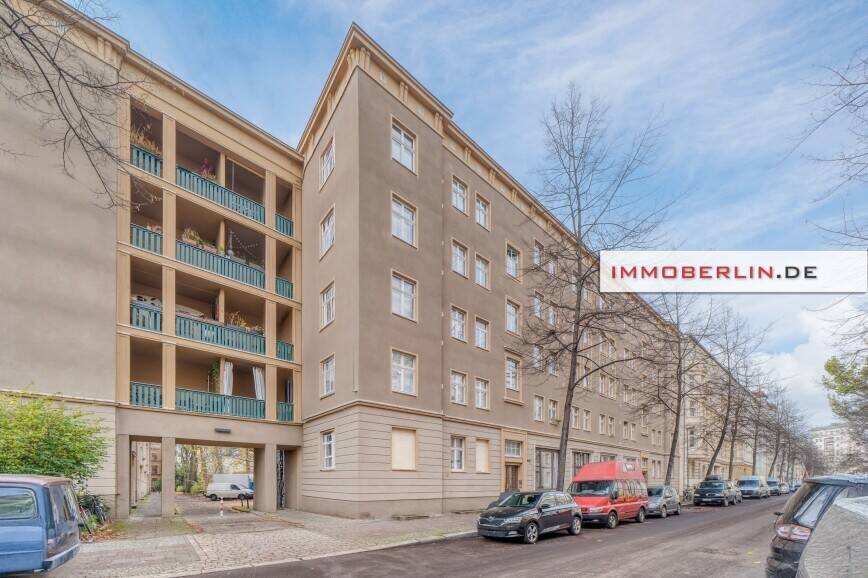 IMMOBERLIN.DE - Modernisierte Altbauwohnung mit Loggia nahe dem Simon-Dach-Kiez