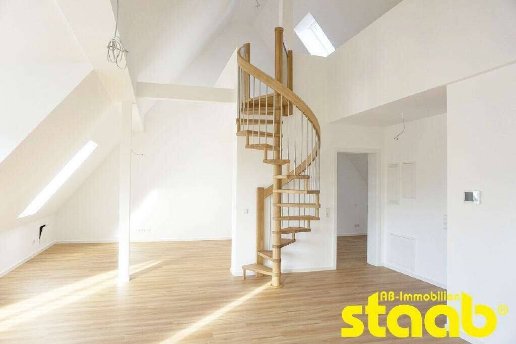 TRAUMHAFTE DACHWOHNUNG MIT GALERIEZIMMER *** MODERNES WOHNEN IN CITY-LAGE!