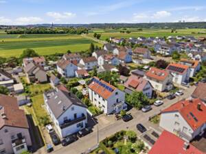 Großzügiges Zweifamilienhaus mit Ausbaureserve in Top-Lage von Neu-Ulm / Burlafingen – 89233 Neu-Ulm – Vorschaubild 3