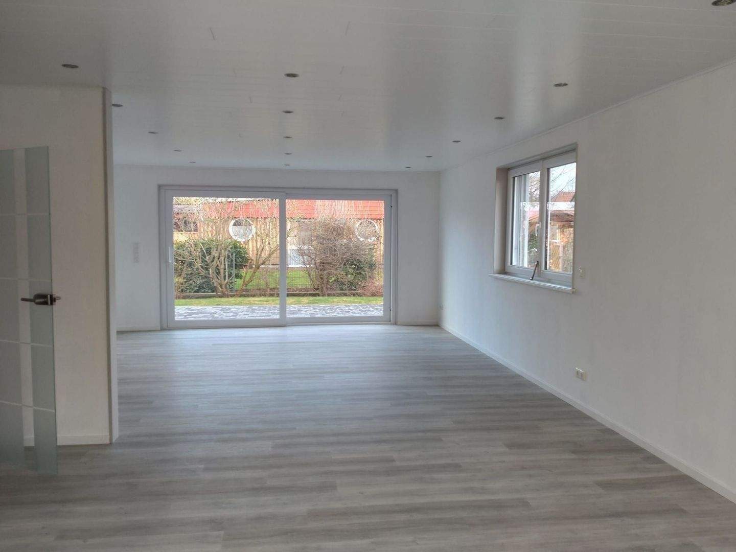 Neubau-Einfamilienhaus (2024) mit 160 m², großem Wohnstudio, Terrasse & Garten + Doppel-Carport – Edemissen – Bild 1 von 9