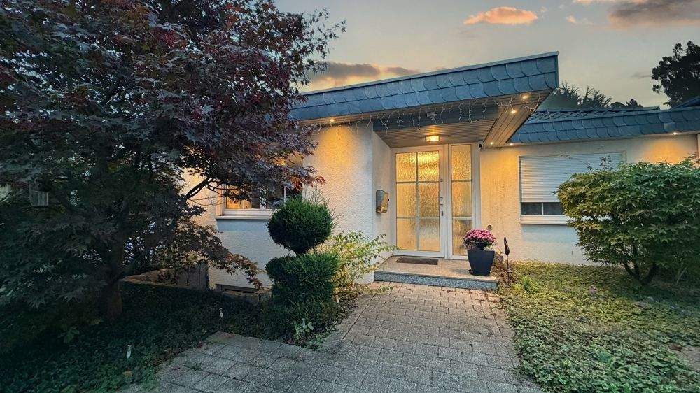 Traumhafter Bungalow mit Garten und vermieteter Doppelhaushälfte in Duisburg-Vierlinden! – Osnabrück – Bild 1 von 9