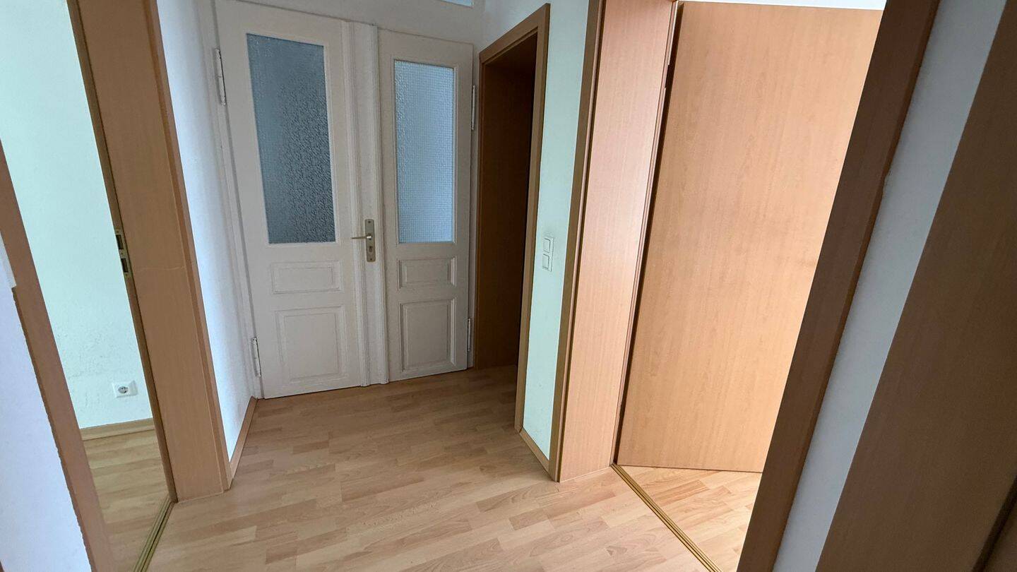1. OG - Balkon am Arbeitszi. - Stellplatz mgl. - Wanne ! – Chemnitz – Vorschaubild 2