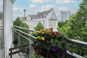 Zentral und bezugsfrei: Möbliertes 1 Zimmerappartement in Unterbilk direkt am Medienhafen – 40219 Düsseldorf – Vorschaubild 1