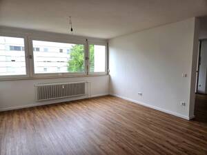 Helle, neu renovierte 2-Zimmer Wohnung mit Balkon und Tiefgarage
