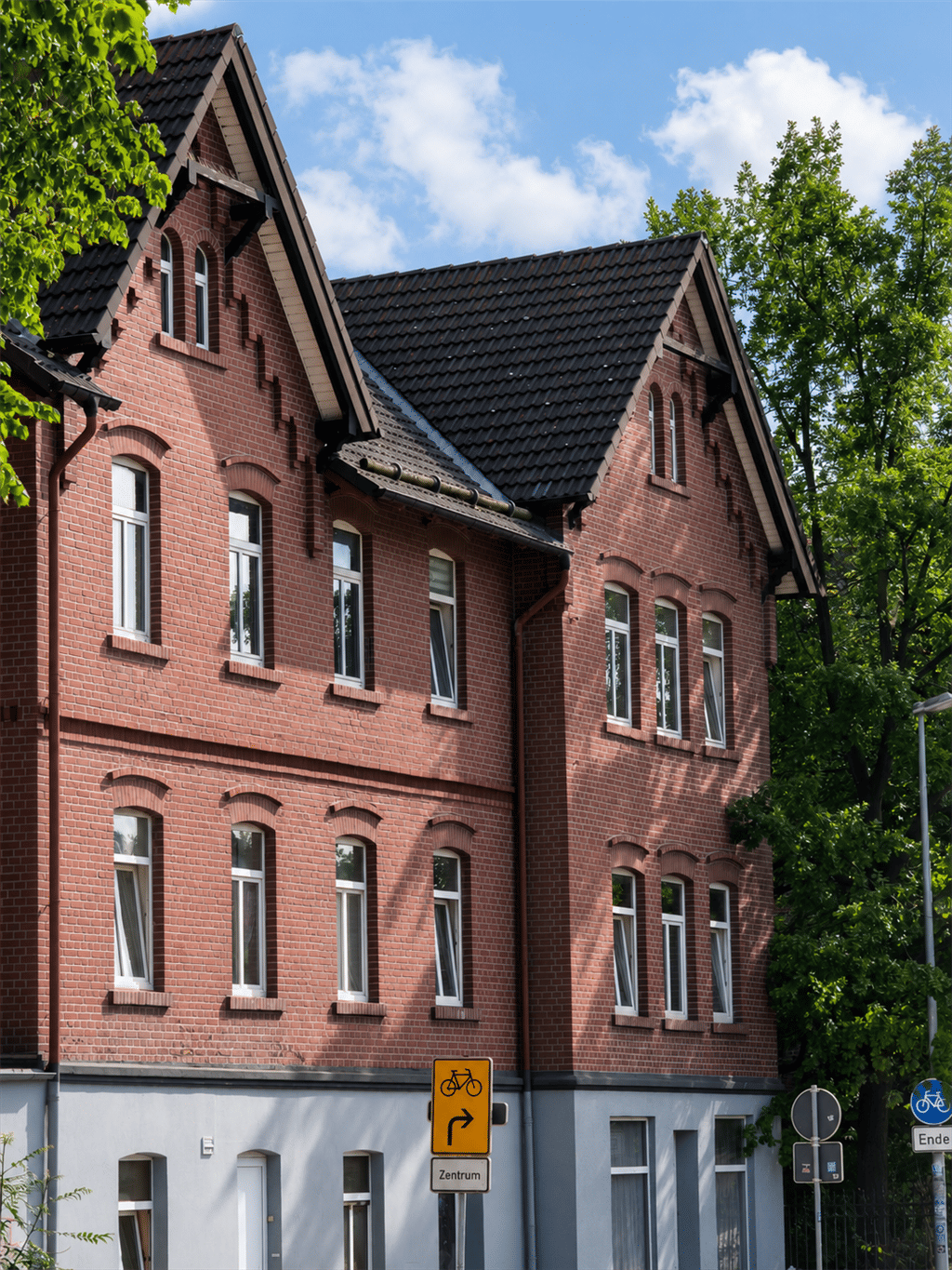 Investieren in Halberstadt: Mehrfamilienhaus mit 9 Wohneinheiten - 9,6 % Rendite