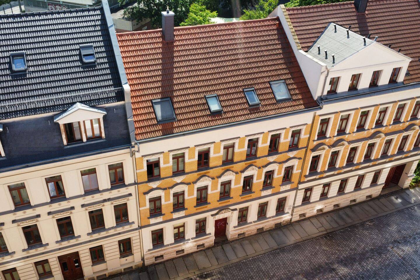 ZWISCHEN STADTLEBEN UND PARKIDYLLE | 2024 modernisierte 2-Raum-Wohnung mit Südbalkon