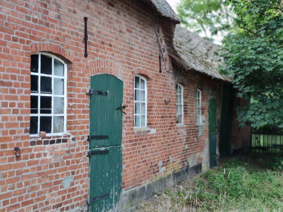 Provisionsfrei* Denkmalgeschütztes Reetdachhaus von 1865 - großes Grundstück & Ausbaupotenzial – Seeth – Vorschaubild 2