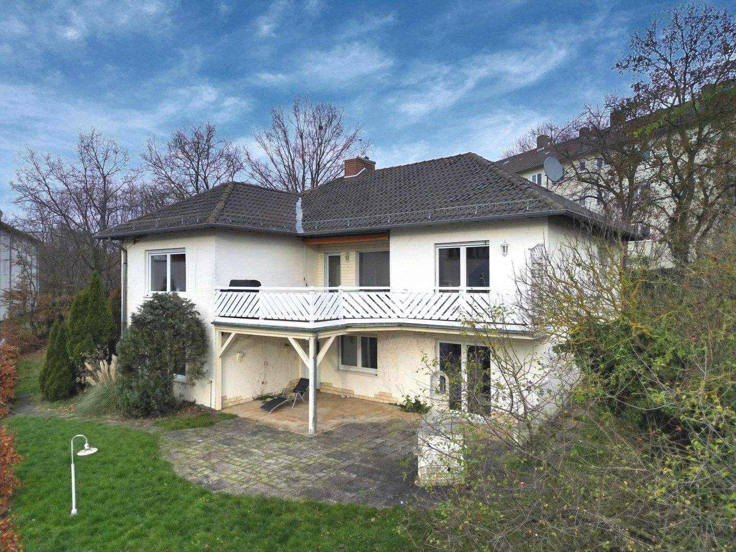 Modernisiertes Einfamilienhaus mit vielen Highlights und großzügigem Grundriss in urbaner Wohnlage von Kassel – Kassel – Bild 1 von 9