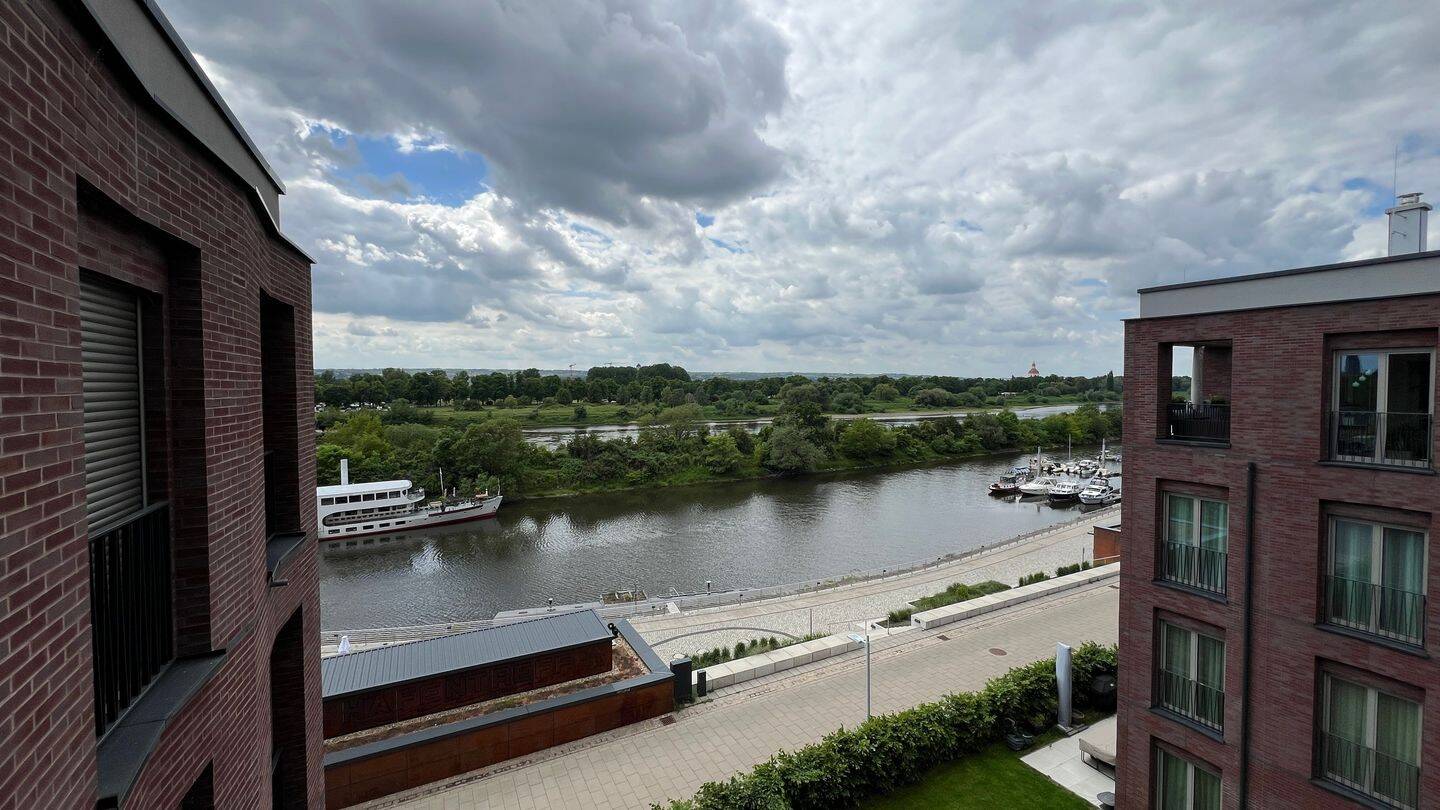 ++ Luxus trifft Wohnkomfort - Vollmöbliertes Wohnen auf höchstem Niveau mit Loggia und Elbblick ++