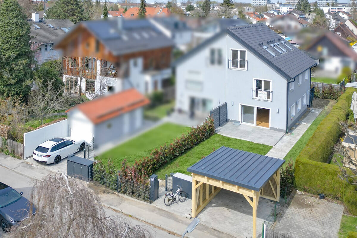 AM HART: Modernes Wohnglück im Münchener Norden: Neubau-Doppelhaushälfte zum Erstbezug mit Südgarten – 80939 München – Bild 1 von 9