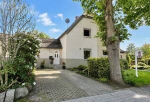 Zeitloser Charme trifft ruhige Wohnlage - Zechenhaus in Gelsenkirchen-Hassel – 45896 Gelsenkirchen – Vorschaubild 1
