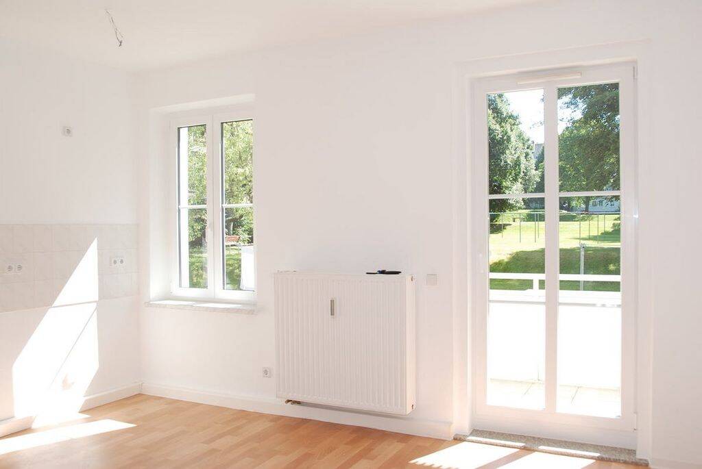 Kleine 2-Raum-Wohnung mit Einbauküche und Balkon