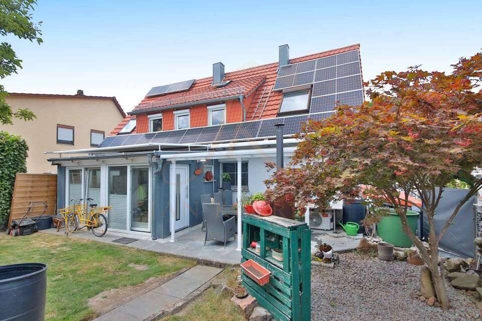 Energieeffizientes Einfamilienhaus mit Wintergarten & Photovoltaikanlage