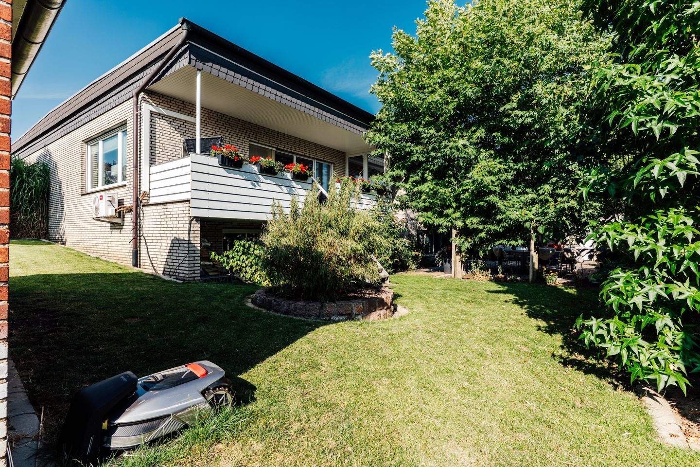 Dieser gepflegte Bungalow vereint exklusives Wohnen, effizientes Arbeiten und pure Erholung – in herrlicher, ruhiger Wohnlage in Groß-Reken! ! – Reken – Bild 1 von 9