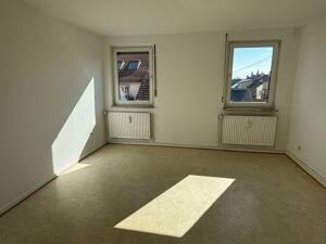 Gemütlichkeit unterm Dach! 2,5 Zimmer-DG-Wohnung in Wiesbaden-Bierstadt! – 65191 Wiesbaden – Vorschaubild 2