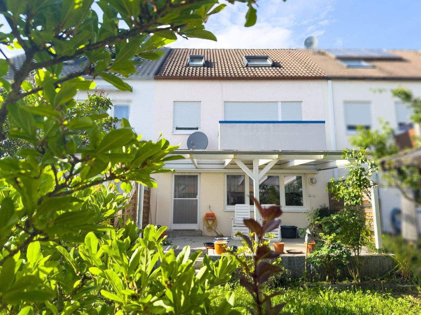 Reihenmittelhaus mit Charme, Garten & viel Raum für Träume! – Schlaitdorf – Bild 1 von 9