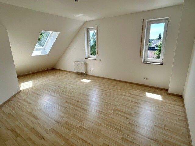 +++ Charmante Dachgeschosswohnung mit Balkon und Tiefgaragenstellplatz +++ – Chemnitz – Vorschaubild 4
