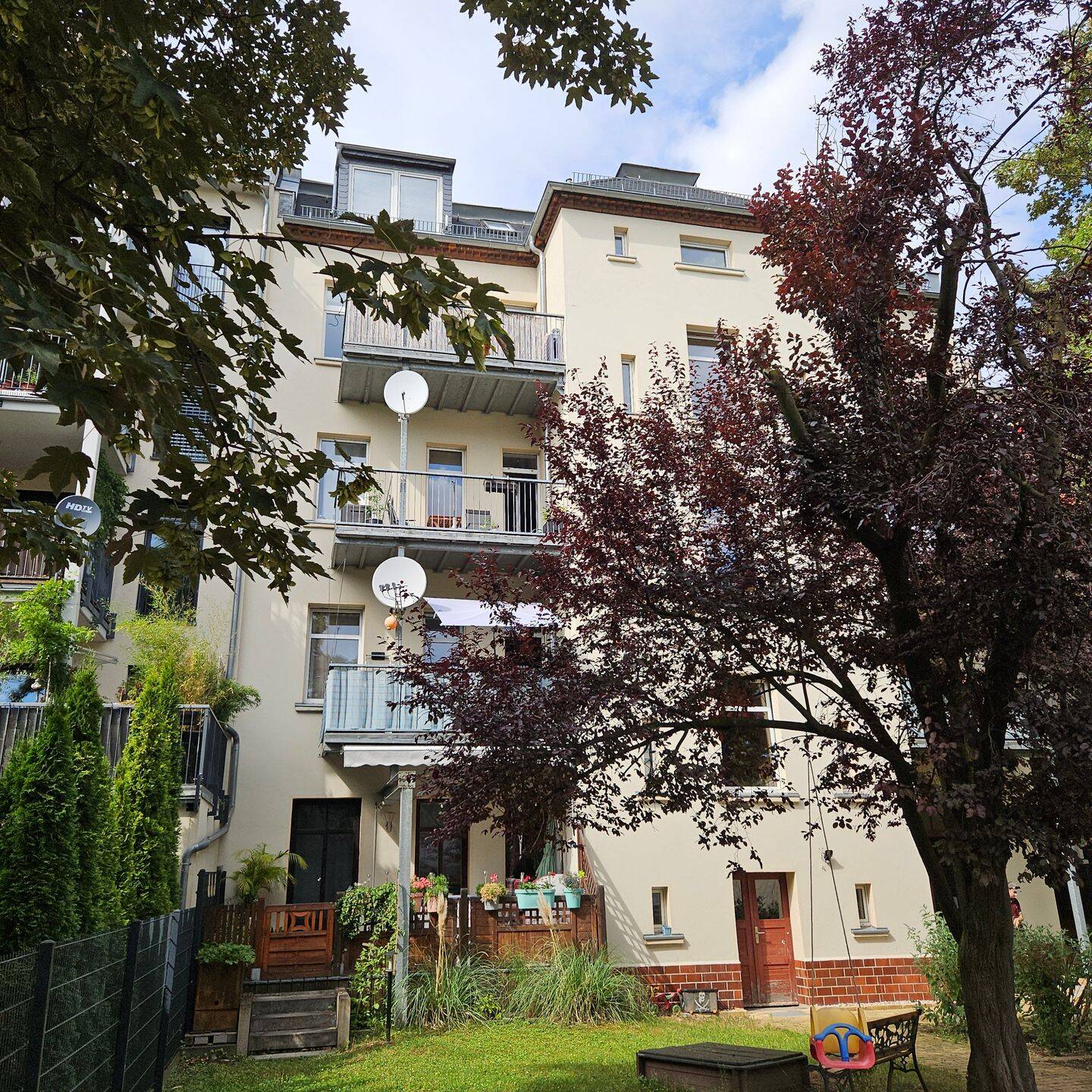 Gemütliche Singlewohnung im Dachgeschoss / Duschbad /Laminatböden ! – Leipzig – Vorschaubild 2