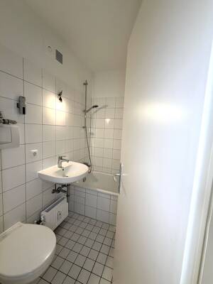 Dachterrassenwohnung in zentraler Lage von Baldham mit der Chance zum Kauf unter Verkehrswert! – 85598 Vaterstetten – Vorschaubild 5