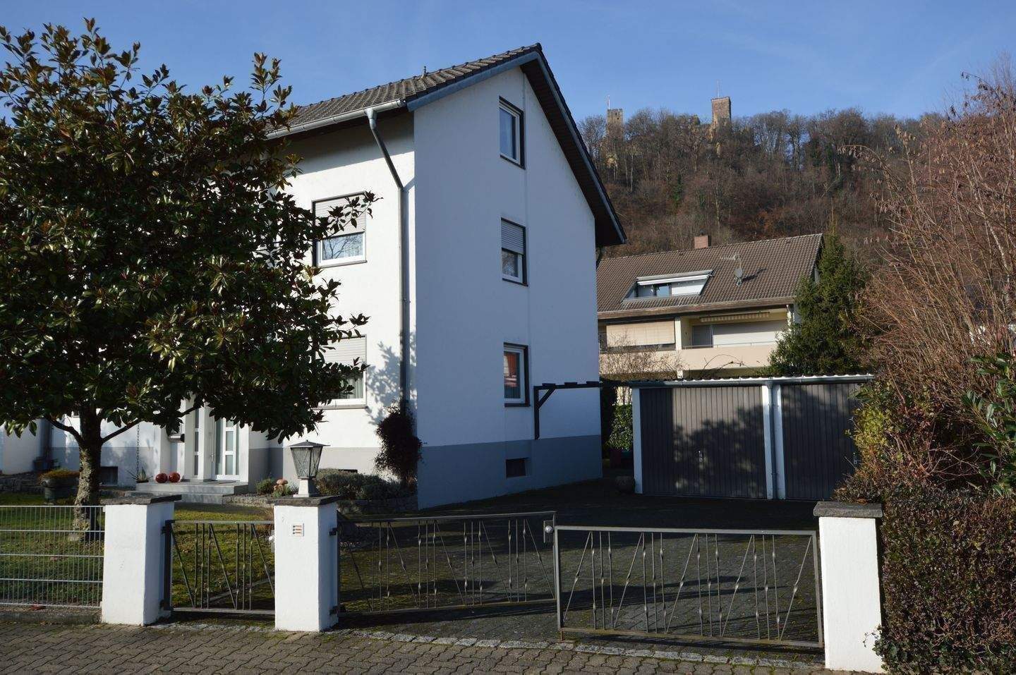 Bis zu 3 Wohnungen und Burgblick inklusive - volle Flexibilität – Lörrach – Vorschaubild 3