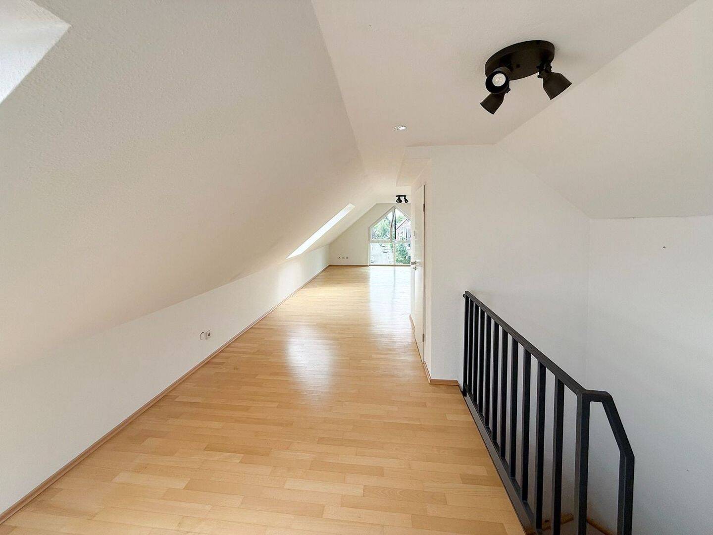 Lichtdurchflutende Maisonette-Wohnung mit Dachterrasse in Leverkusen-Schlebusch – Leverkusen – Vorschaubild 5