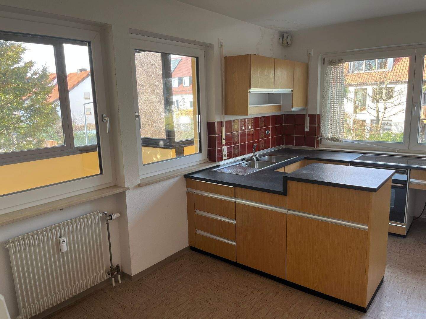 Sehr helle 4 ZW mit großzügigem Wohn-/Essbereich, Wintergarten, nagelneuem Tageslichtbad in absolut ruhiger Wohnlage in einem 3 Familien-Haus – Nürnberg – Vorschaubild 9