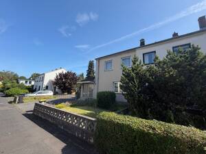 RESERVIERT ! Doppelhaushälfte mit großem Grundstück, Garage und wunderschönem Garten in Köln-Bilderstöckchen