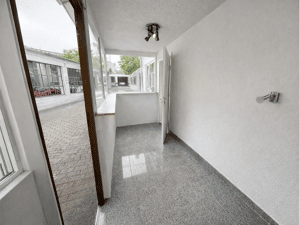 Zwei-Familienhaus mit KFZ-Werkstatt, Garagen und Ausstellungsraum – 22159 Hamburg – Vorschaubild 8