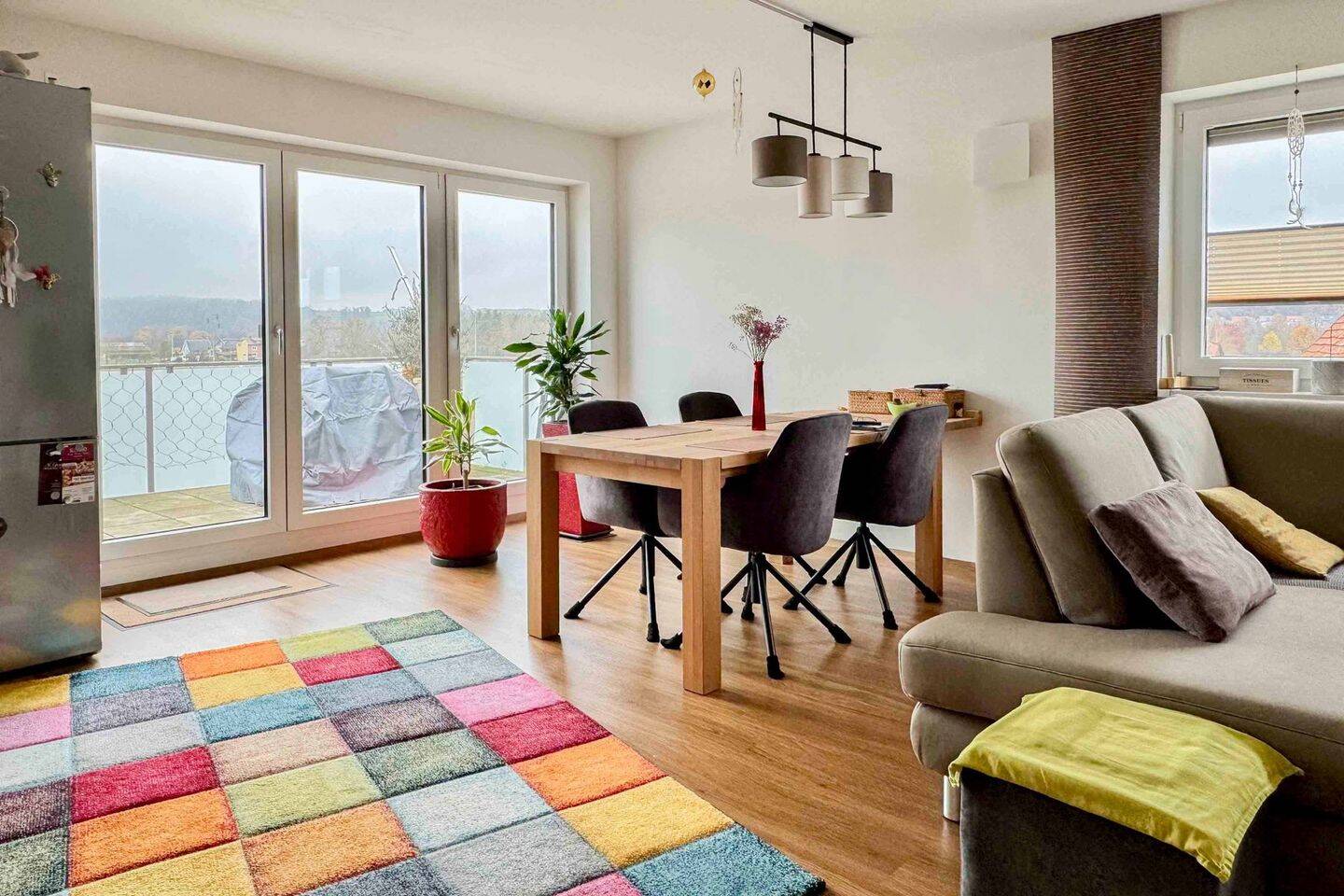 Ankommen & Wohlfühlen: stilvolle Wohnung mit Blick ins Grüne und Premium-Ausstattung – Teublitz – Bild 1 von 9