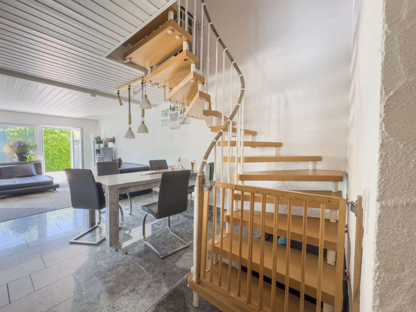 Modernisiertes Mehrfamilienhaus mit PV-Anlage & Garten in Aidlingen – Aidlingen – Vorschaubild 5