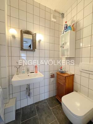 RESERVIERT!! Freistehendes Einfamilienhaus mit Wintergarten, Garage und gepflegten Außenanlagen – 99099 Erfurt – Vorschaubild 8
