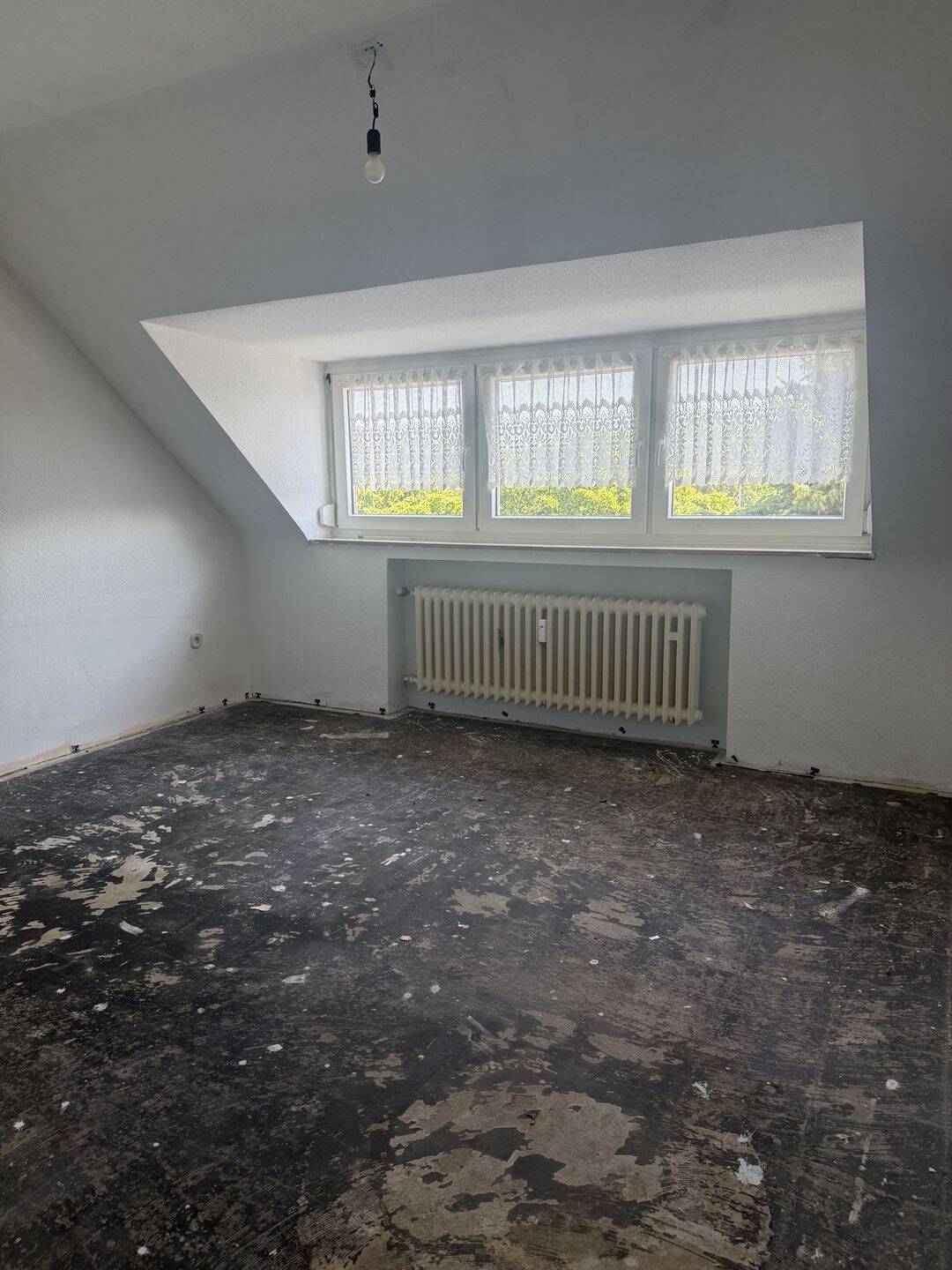Charmante Dachgeschosswohnung mit Dachterrasse – Köln – Vorschaubild 5
